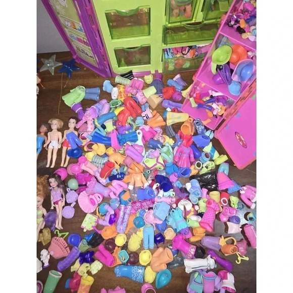 Polly Pocket - Massive Lot Of Dolls Clothing, Pets, and Accessories- Vintage - Picture 3 of 16